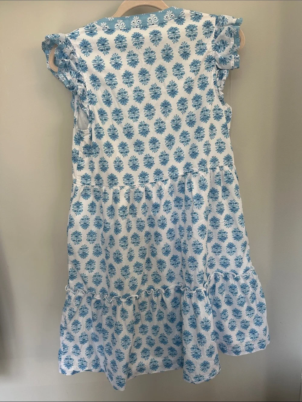 Southern Tide White Dress with Blue Floral Print xs but fits like a small